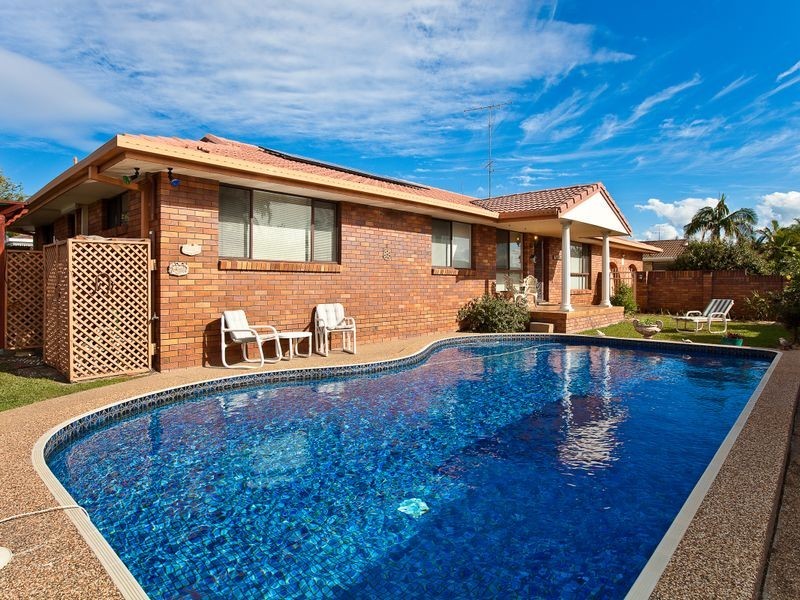 2 Wagtail Court, Burleigh Waters QLD 4220