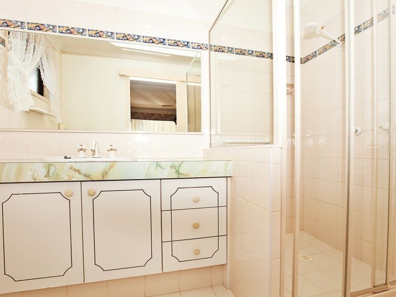 2 Wagtail Court, Burleigh Waters QLD 4220
