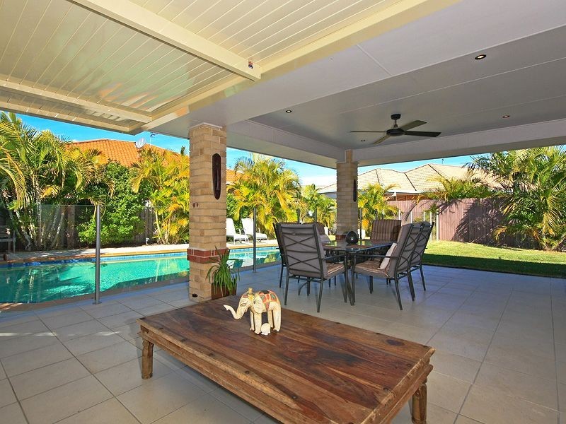 8 Redwing Court, Burleigh Waters QLD 4220