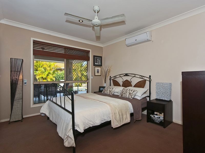 8 Redwing Court, Burleigh Waters QLD 4220