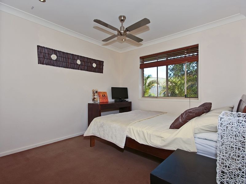 8 Redwing Court, Burleigh Waters QLD 4220