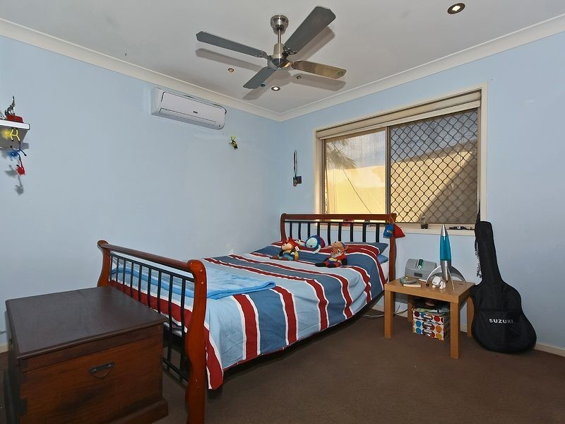 8 Redwing Court, Burleigh Waters QLD 4220