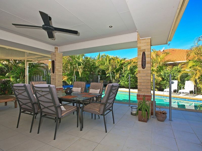 8 Redwing Court, Burleigh Waters QLD 4220