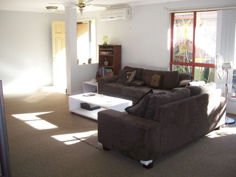 8 Bowerbird Place, Burleigh Waters QLD 4220