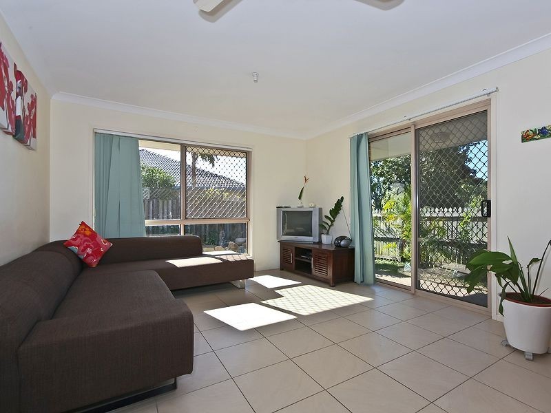 2/4 Woolahra Court, Varsity Lakes QLD 4227