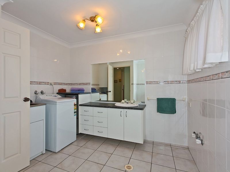 2/108 Nobby Parade, Miami QLD 4220