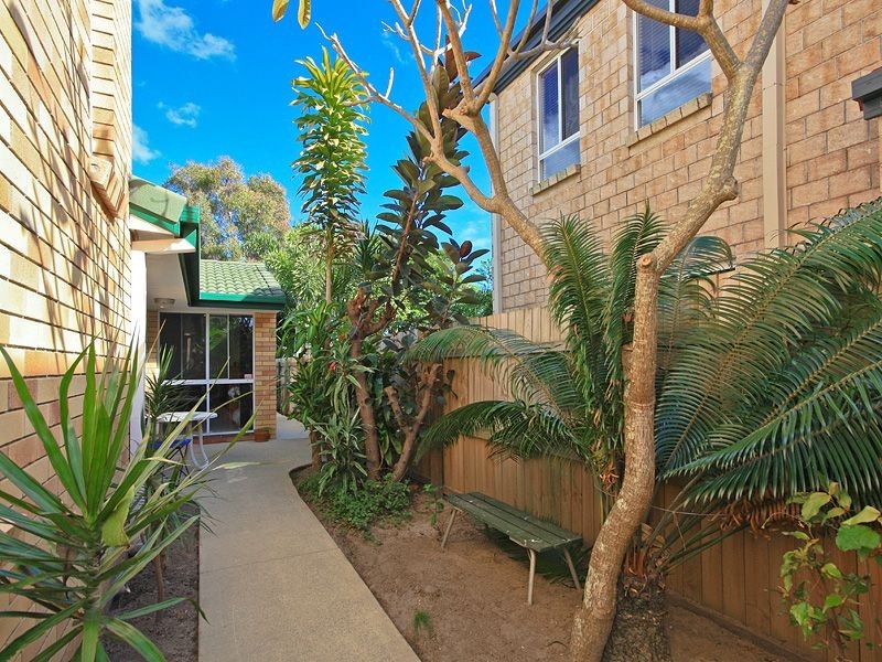 2/108 Nobby Parade, Miami QLD 4220