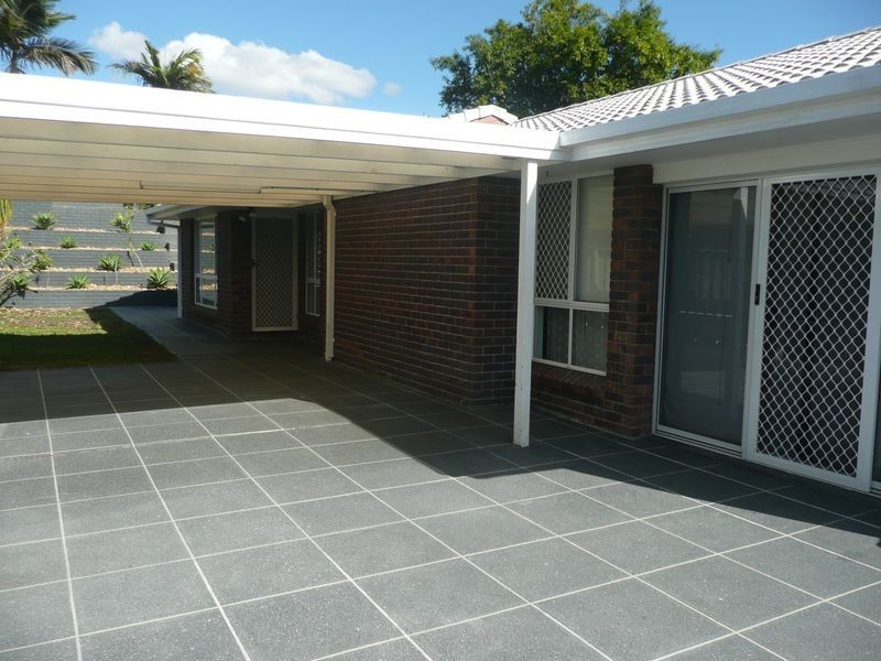 19 Montezuma Drive, Burleigh Waters QLD 4220