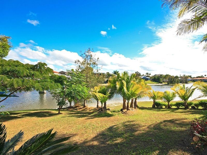 5 Parakeet Place, Burleigh Waters QLD 4220