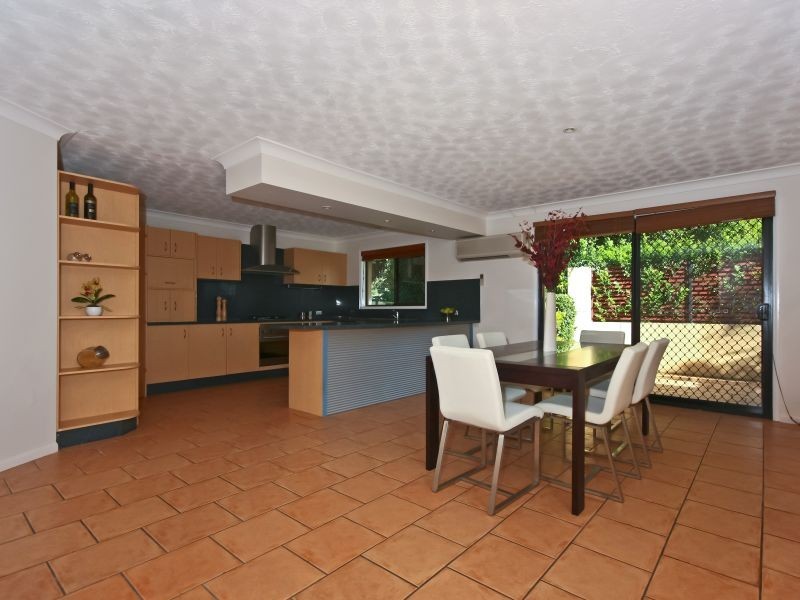 5 Parakeet Place, Burleigh Waters QLD 4220