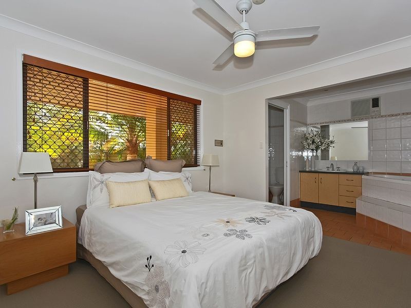 5 Parakeet Place, Burleigh Waters QLD 4220