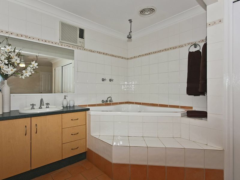 5 Parakeet Place, Burleigh Waters QLD 4220