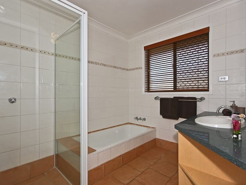 5 Parakeet Place, Burleigh Waters QLD 4220