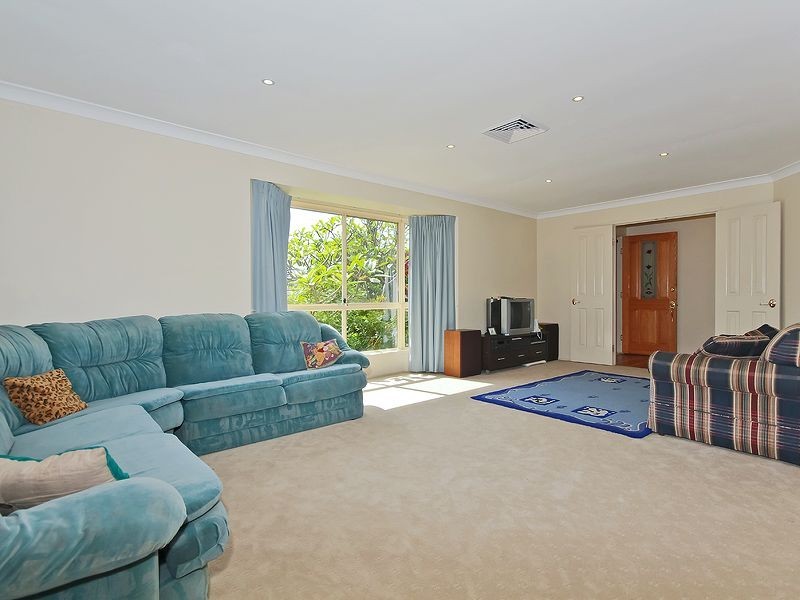 23 Silkyoak Court, Burleigh Waters QLD 4220