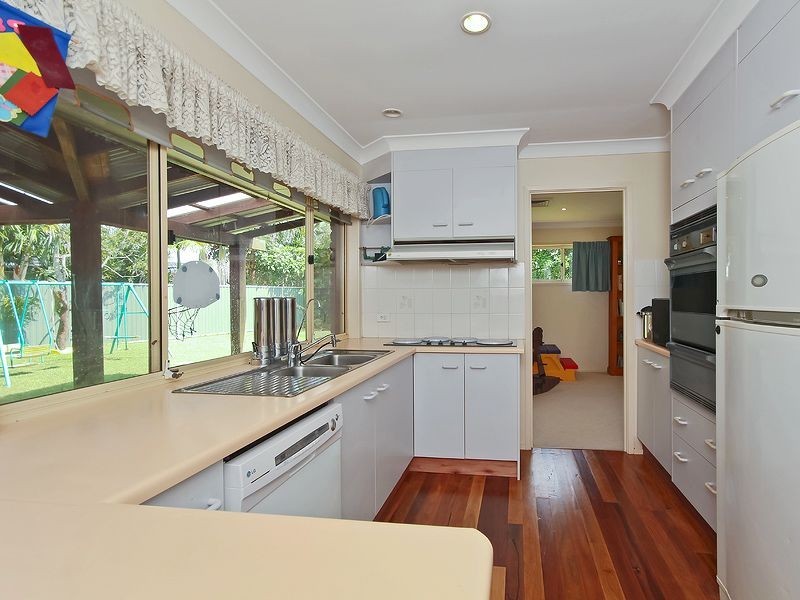 23 Silkyoak Court, Burleigh Waters QLD 4220