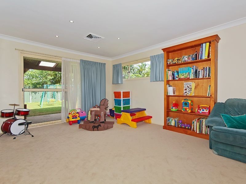 23 Silkyoak Court, Burleigh Waters QLD 4220