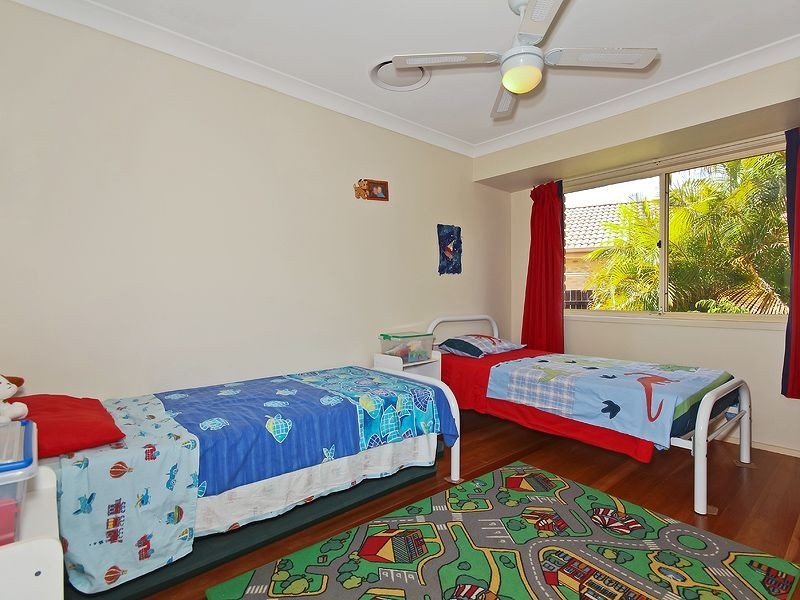 23 Silkyoak Court, Burleigh Waters QLD 4220