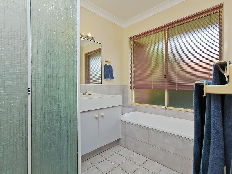 23 Silkyoak Court, Burleigh Waters QLD 4220