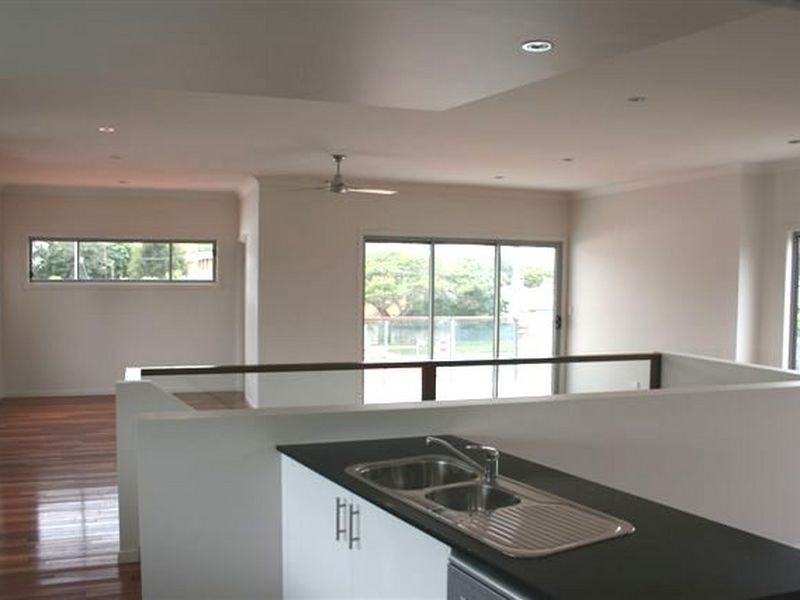 2/56 Sunshine Parade, Miami QLD 4220