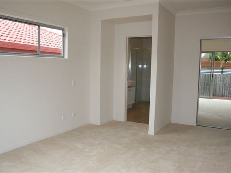 2/56 Sunshine Parade, Miami QLD 4220