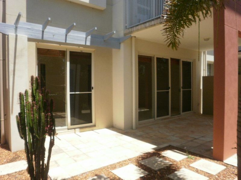 1002/1 The Cove, Carrara QLD 4211