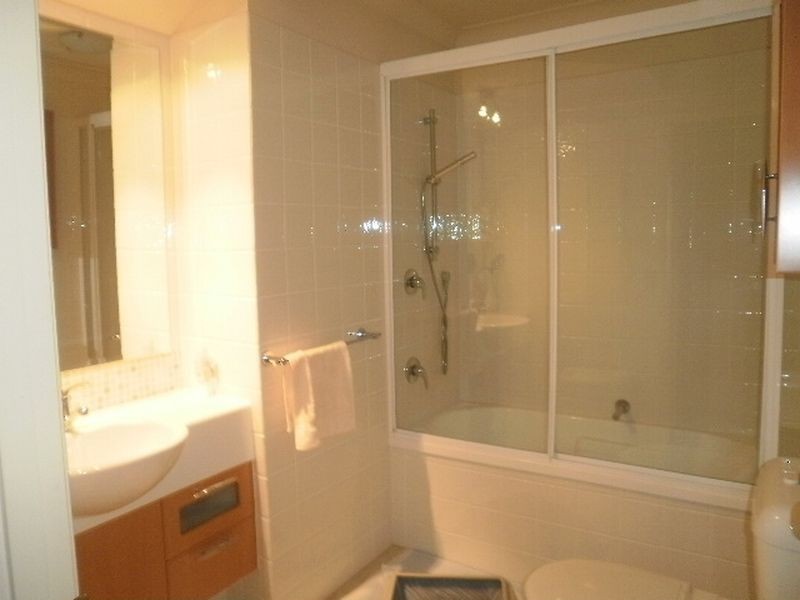 1002/1 The Cove, Carrara QLD 4211