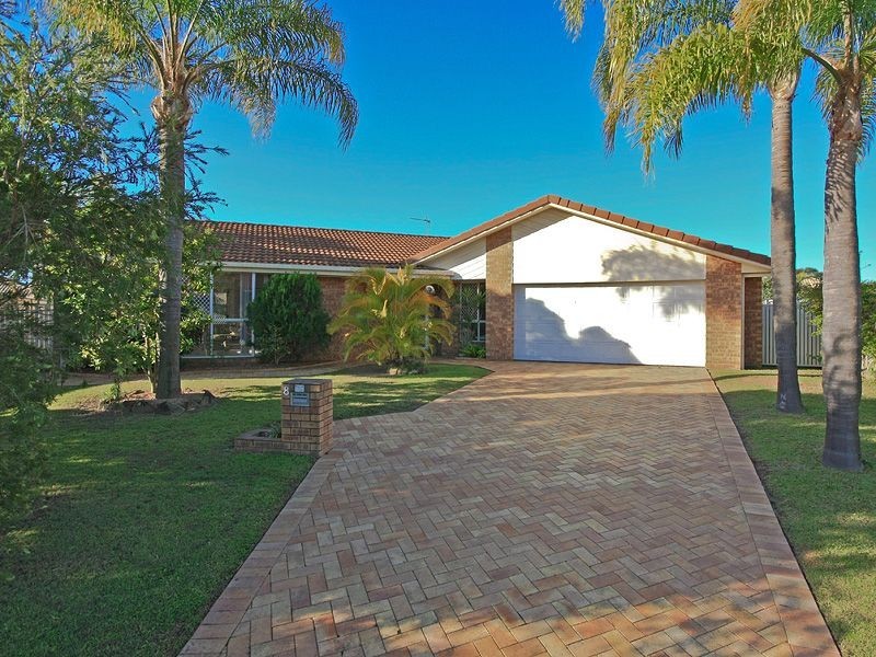 8 Sugarleaf Court, Burleigh Waters QLD 4220