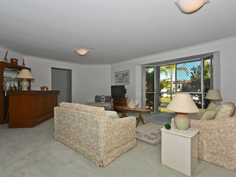 8 Sugarleaf Court, Burleigh Waters QLD 4220