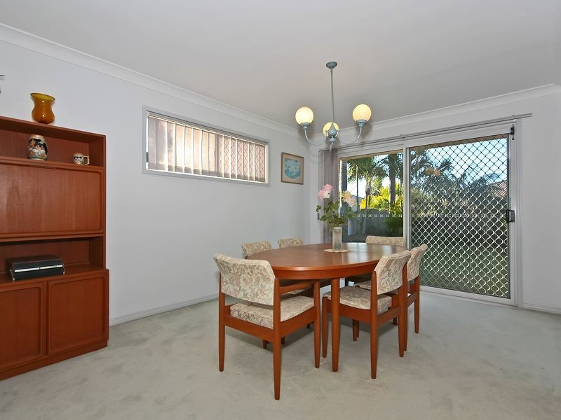 8 Sugarleaf Court, Burleigh Waters QLD 4220