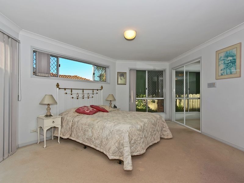 8 Sugarleaf Court, Burleigh Waters QLD 4220