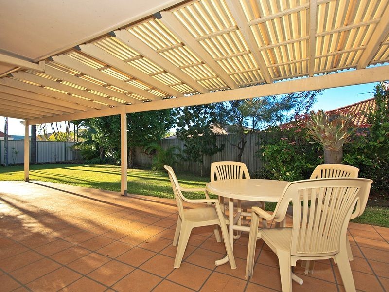 8 Sugarleaf Court, Burleigh Waters QLD 4220