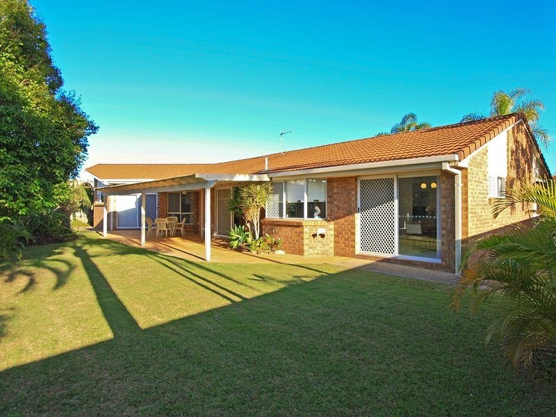 8 Sugarleaf Court, Burleigh Waters QLD 4220