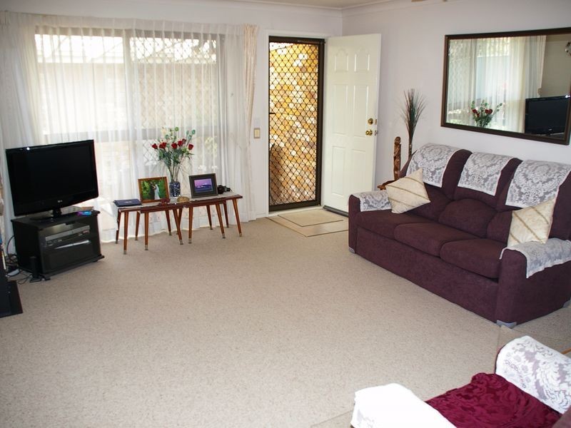 2/13 Bottlewood Court, Burleigh Waters QLD 4220