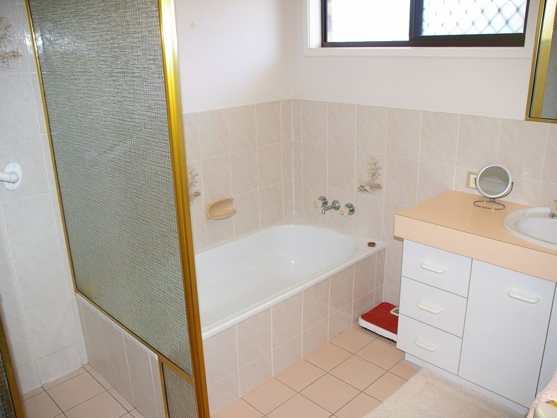 2/13 Bottlewood Court, Burleigh Waters QLD 4220