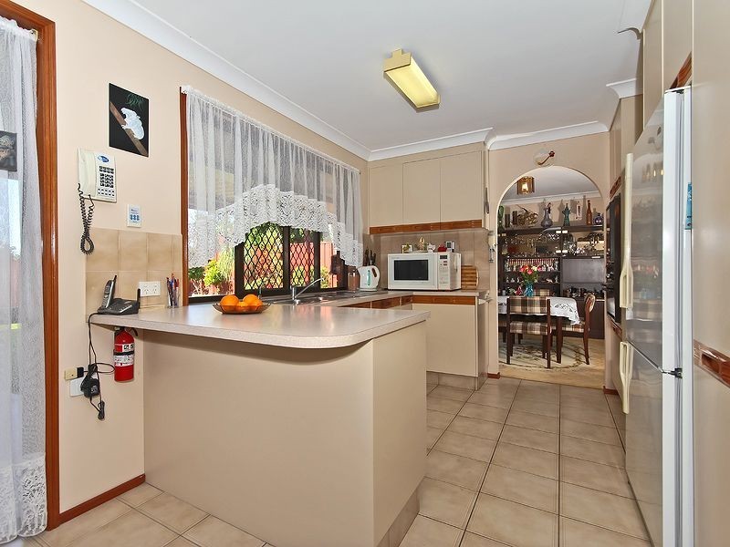 131 Treeview Drive, Burleigh Waters QLD 4220