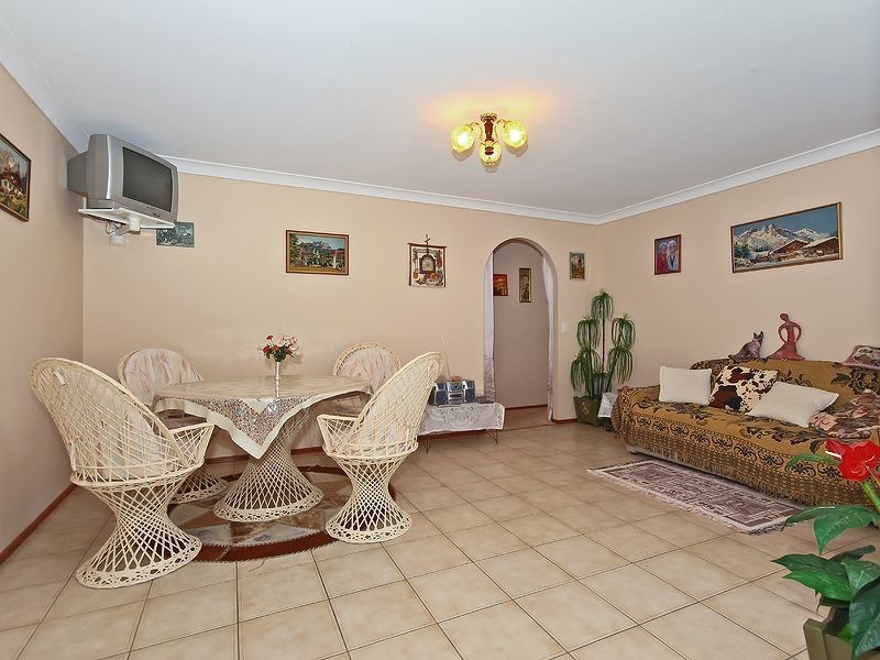 131 Treeview Drive, Burleigh Waters QLD 4220