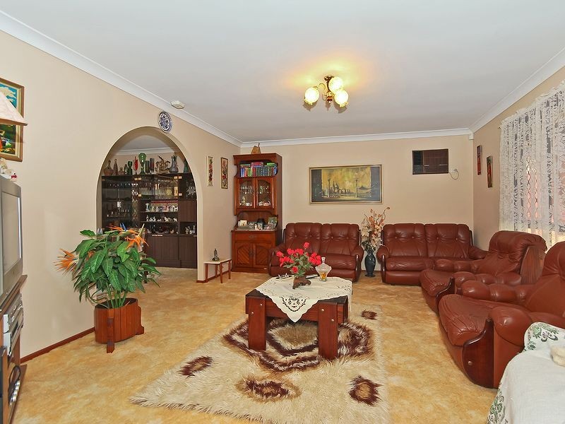 131 Treeview Drive, Burleigh Waters QLD 4220