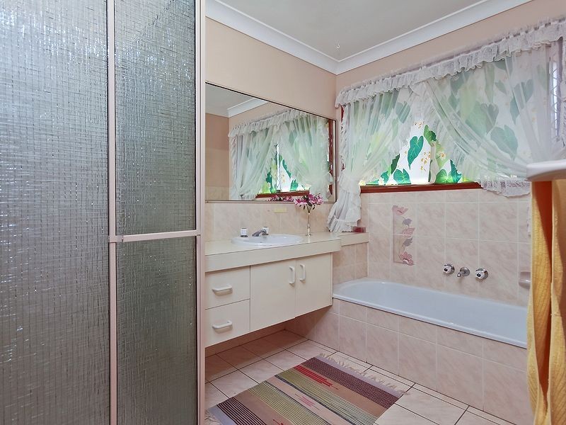 131 Treeview Drive, Burleigh Waters QLD 4220