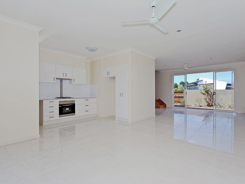 28 Emily Way, Varsity Lakes QLD 4227