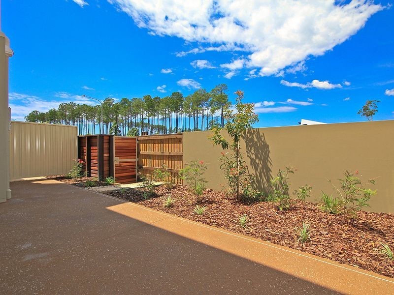 28 Emily Way, Varsity Lakes QLD 4227