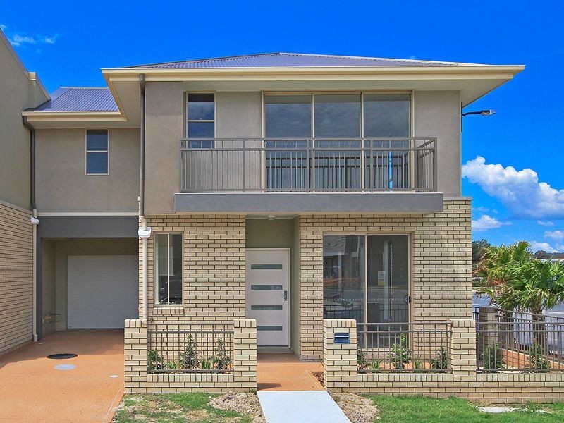 30 Emily Way, Varsity Lakes QLD 4227