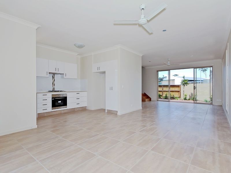 30 Emily Way, Varsity Lakes QLD 4227