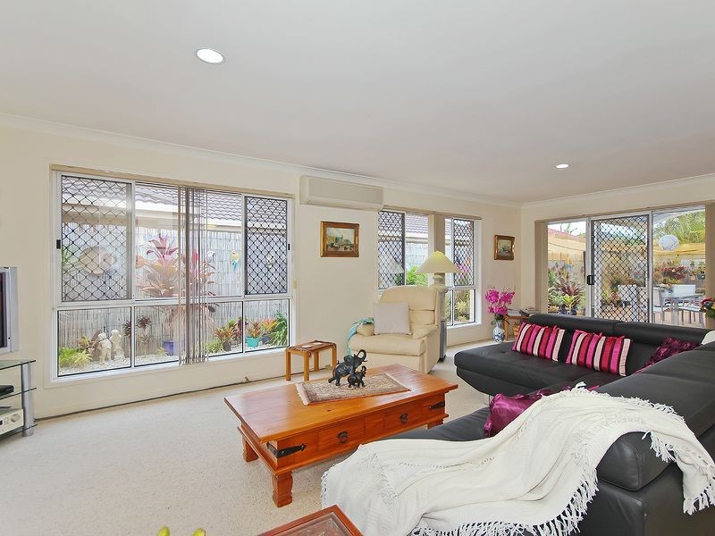 6 Redwing Court, Burleigh Waters QLD 4220