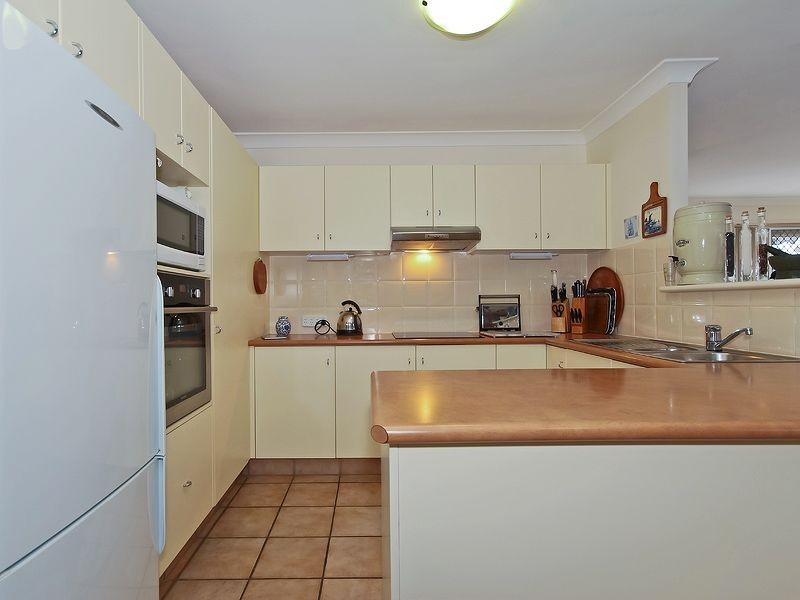 6 Redwing Court, Burleigh Waters QLD 4220