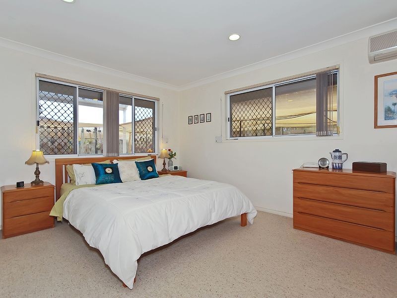 6 Redwing Court, Burleigh Waters QLD 4220