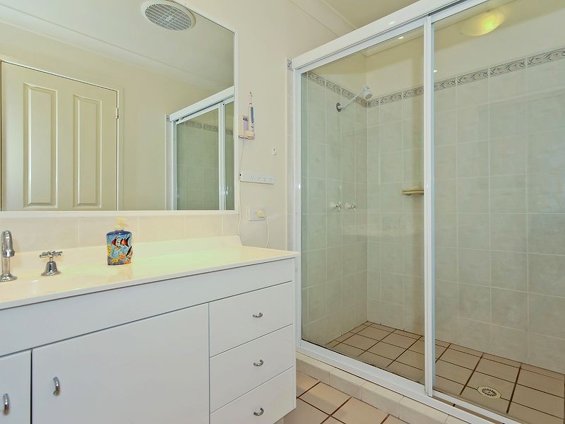 6 Redwing Court, Burleigh Waters QLD 4220