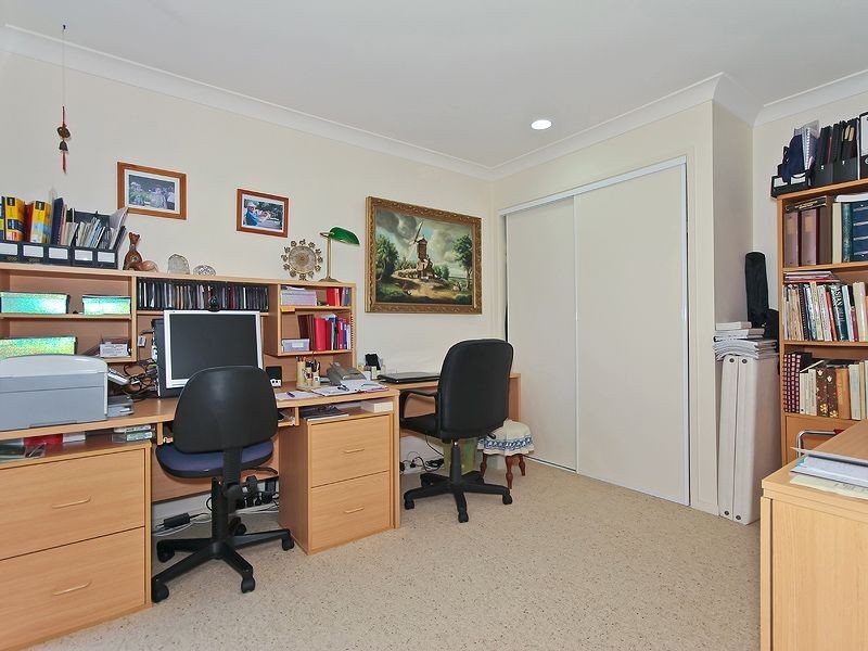 6 Redwing Court, Burleigh Waters QLD 4220