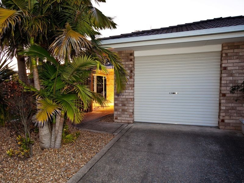 2/2 Summerwine Street, Burleigh Waters QLD 4220