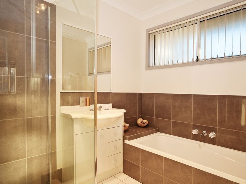 2/2 Summerwine Street, Burleigh Waters QLD 4220