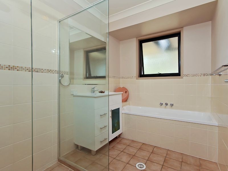 28 Seville Circuit, Burleigh Waters QLD 4220
